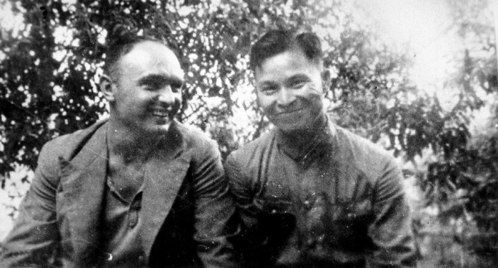 Soviet volunteer to Chinese Air Force Alexei Blagoveshchenskiy and Chinese pilot Luo Yingde, 1938