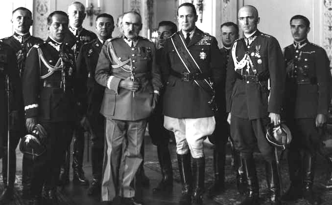 Douglas MacArthur with Józef Piłsudski and other Polish officers, Warsaw, Poland, 15 Sep 1932