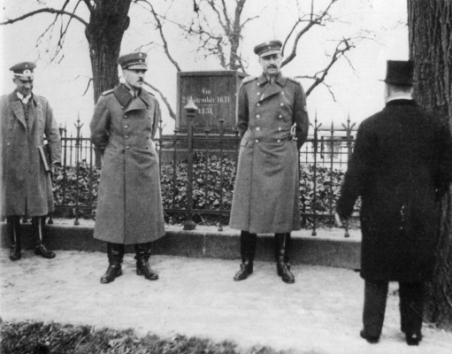 Lennart Oesch and Carl Mannerheim at a memorial for the Battle of Lützen, celebrating its 300th anniversary, 6 Nov 1932