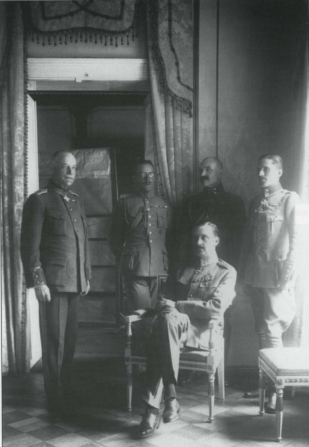 Mannerheim (seated) with his lieutenants Lilius, Kekoni, Kallela, and Rosenbröijer, circa 1919