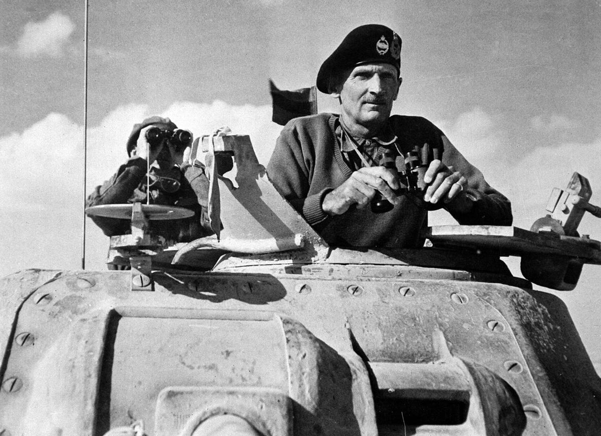 Montgomery observing the field, Egypt, Nov 1942