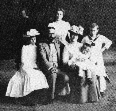 Marquess Louis Alexander Mountbatten with family, 1902