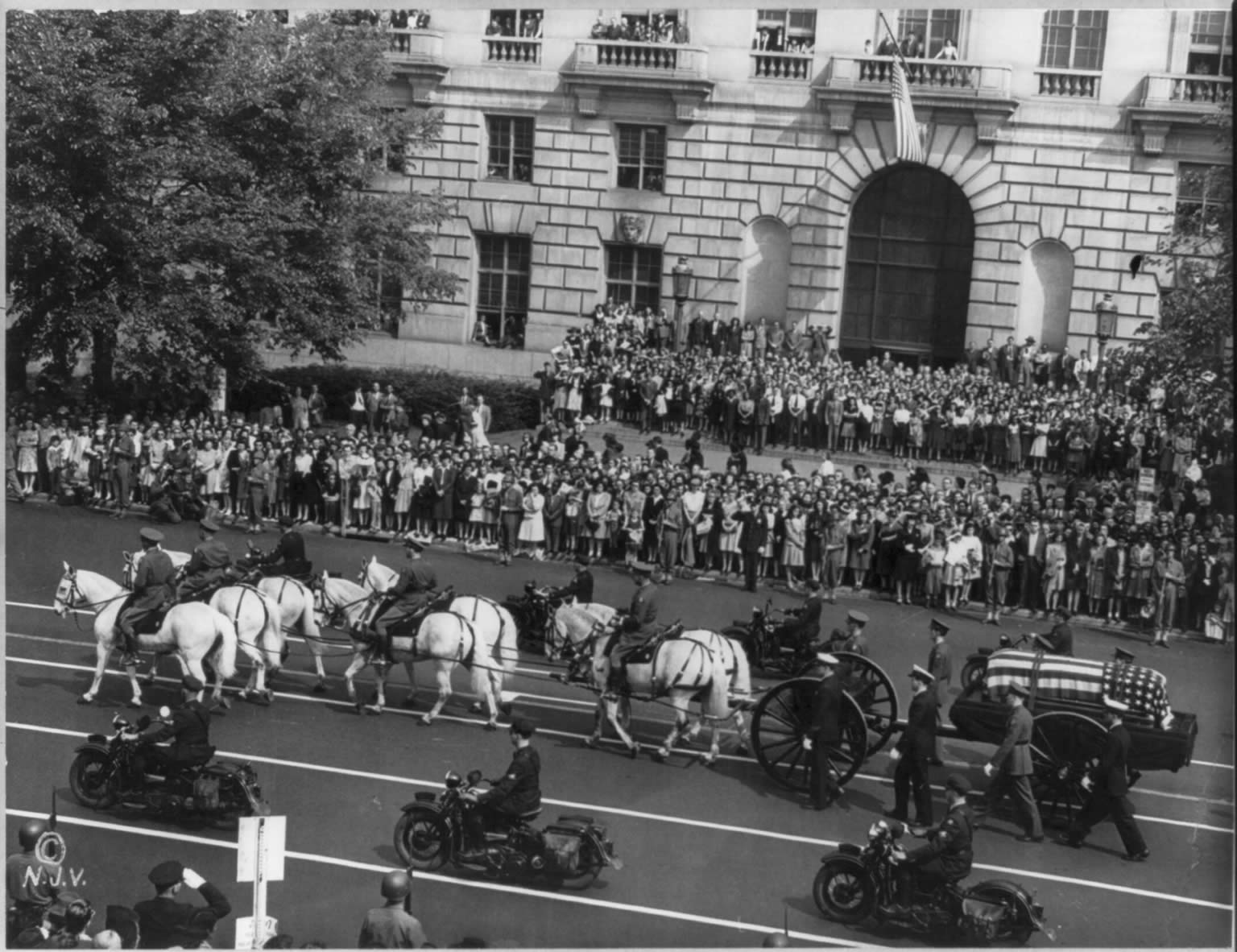 Funeral procession of Roosevelt, Pennsylvania Avenue, Washington, DC, United States, 14 Apr 1945