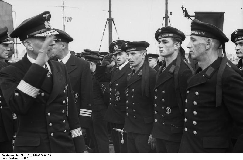 German Navy Kapitän zur See Ruge inspecting a minesweeper, 1941, photo 1 of 2