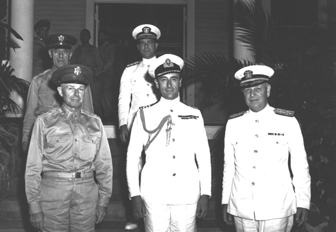 Walter Short, Louis Mountbatten, and Husband Kimmel, Aug 1941 in Hawaii. Behind are chiefs-of-staff Frederick Martin and Patrick Bellinger.