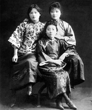 Protrait of sisters Song Qingling, Song Ailing, and Song Meiling, circa 1920s
