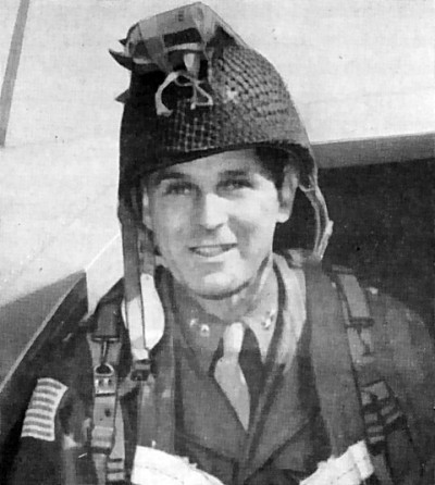 US Major General Maxwell Taylor posing in paratrooper equipment, circa 1944-1945