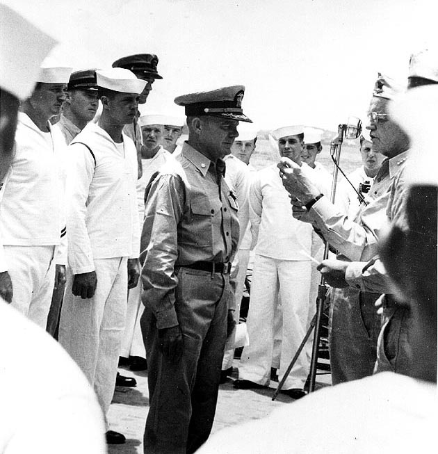 Commander Arnold True, commanding officer of USS Hammann during Battle of Midway, receiving Navy Cross award from William Halsey, Oct 1942