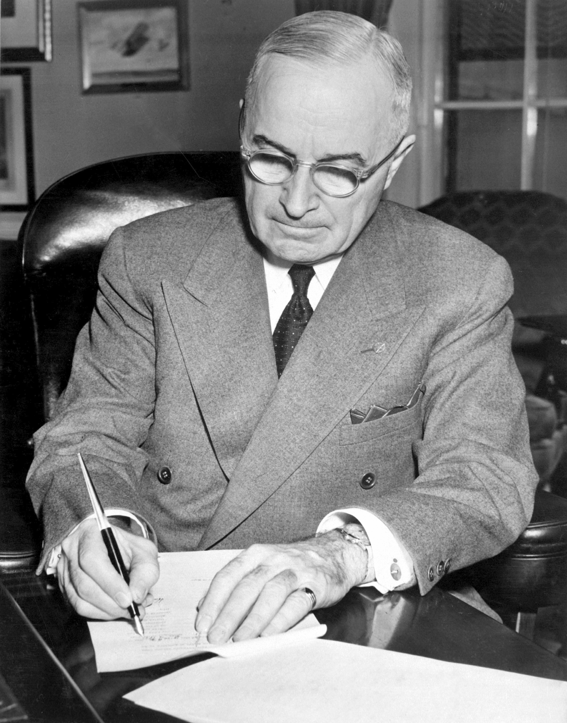 US President Harry Truman signing the proclamation declaring a national emergency, White House, Washington DC, United States, 16 Dec 1950