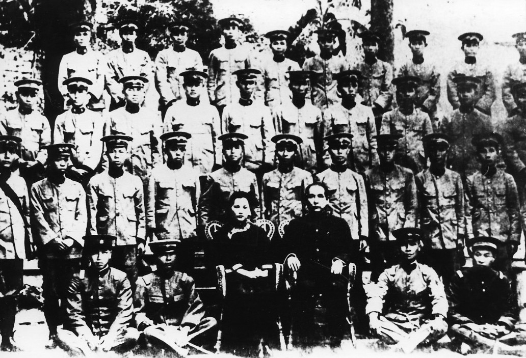 Sun Yatsen and Song Qingling (both seated) with Ye Ting (first on right), Xue Yue (first on left), Zhang Fakui (second on left) and other officers, 1922