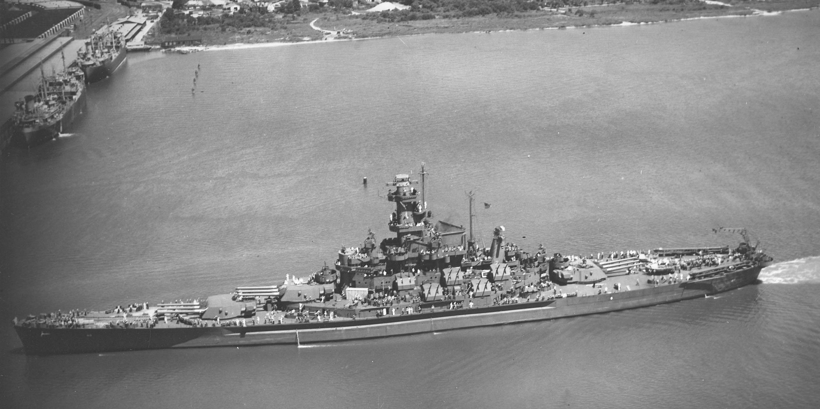 USS Alabama off Norfolk Naval Shipyard, Virginia, United States, 20 Aug 1943, photo 1 of 4