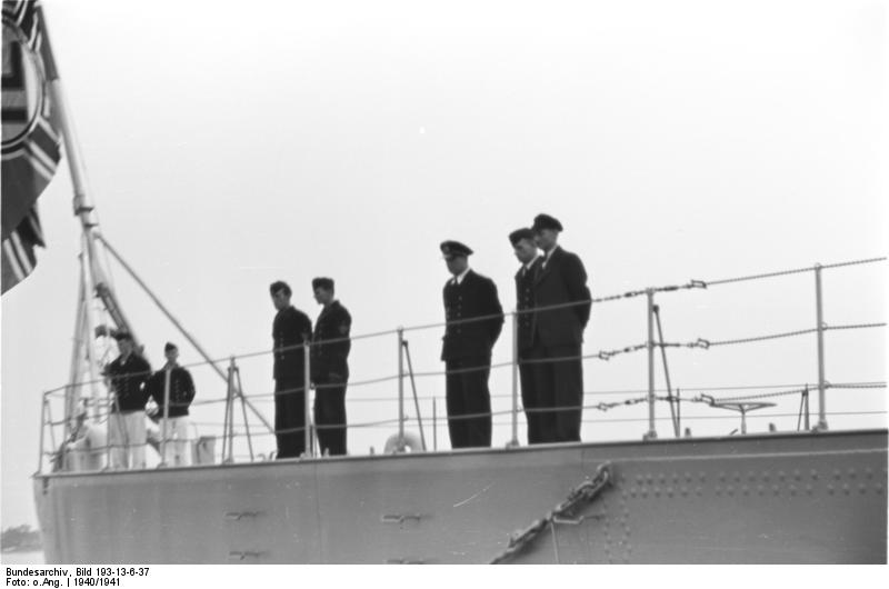 Officers and men at the rails of battleship Bismarck, 1940-1941