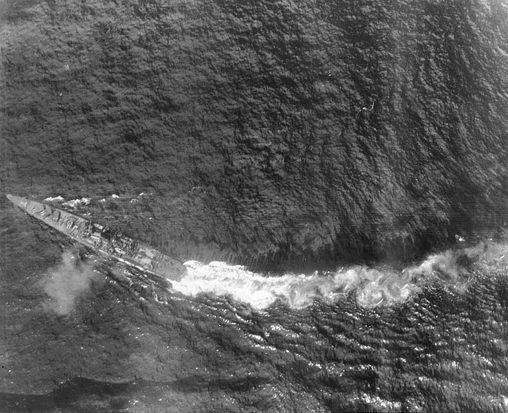 Chikuma during the battle off Samar, 25 Oct 1944