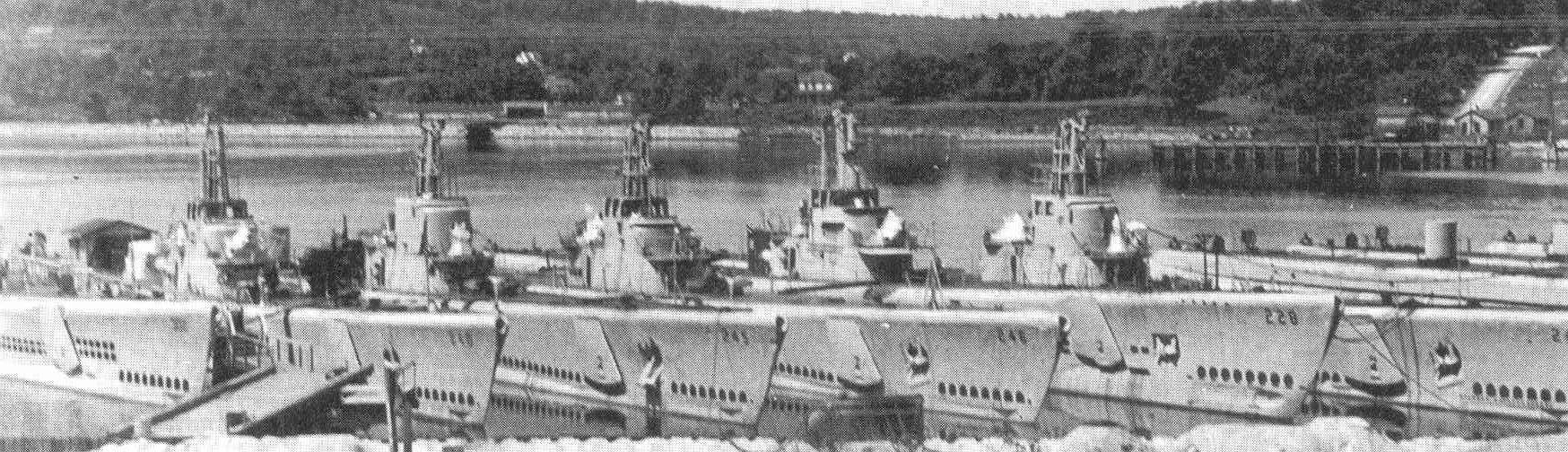 Decommissioned submarines at Groton, Connecticut, United States, circa 1947; L to R: Archer-Fish, Flasher, Cobia, Croaker, Drum, and Cavalla