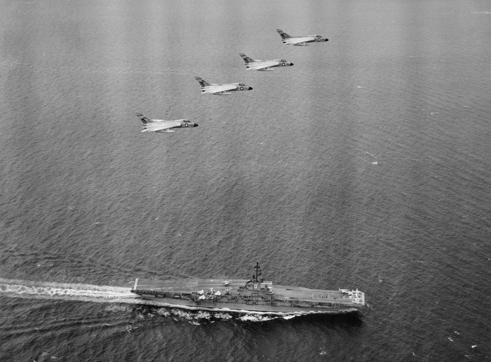 Douglas F4D-1 Skyray fighters lying over USS Essex in the Mediterranean Sea, 9 Jan 1960