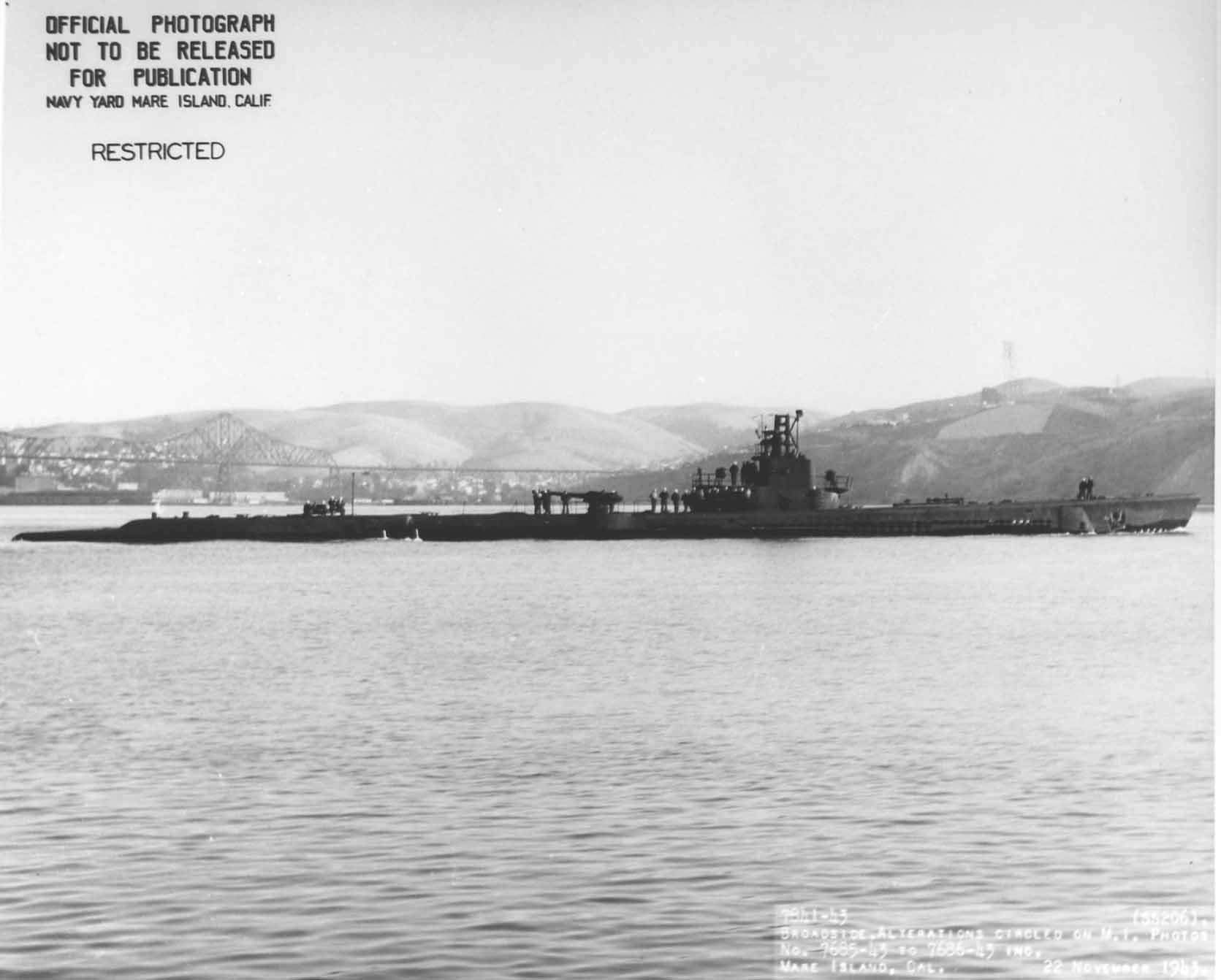 Broadside view of USS Gar off Mare Island Naval Shipyard, California, United States, 22 Nov 1943