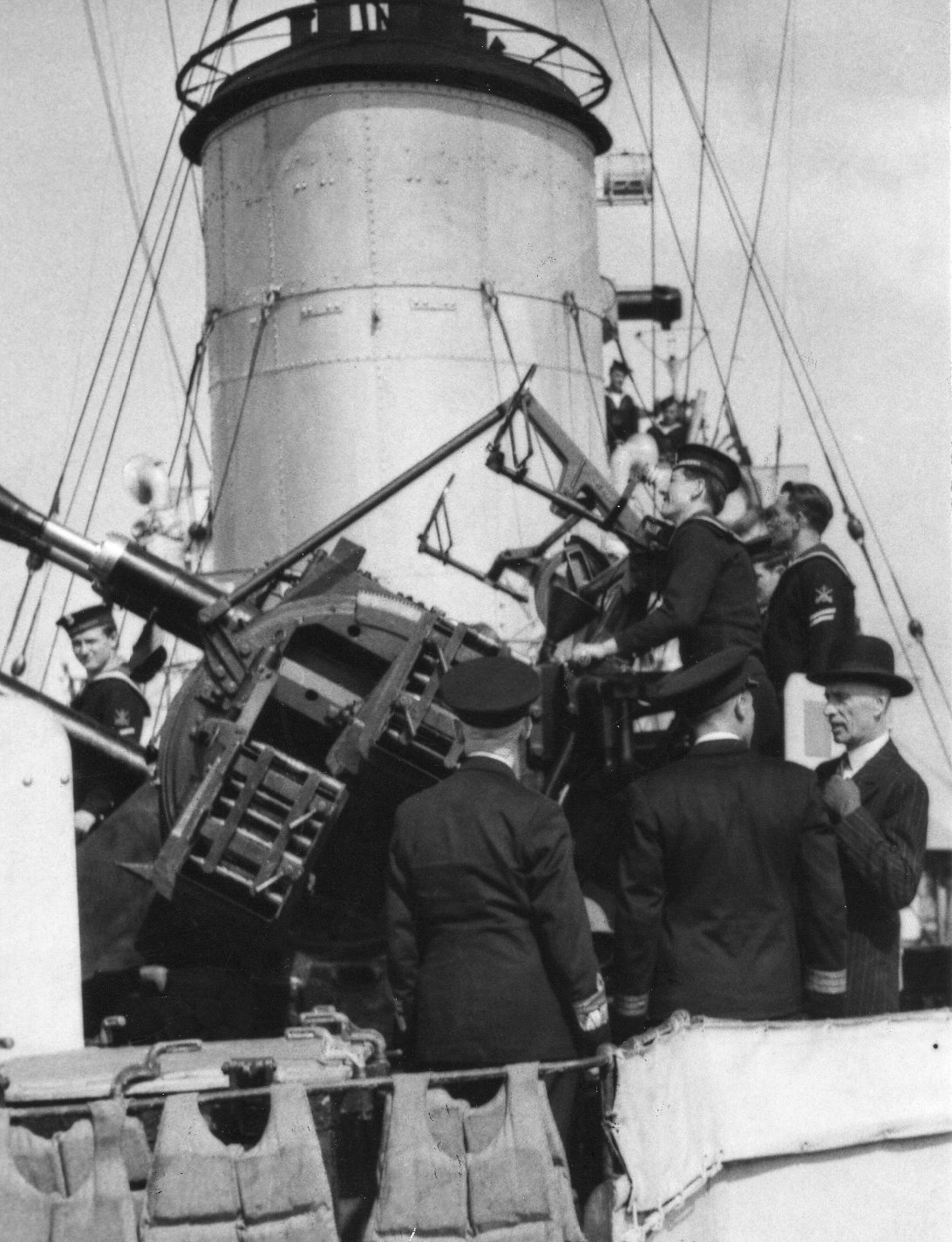 President Władysław Raczkiewicz of the exiled Polish government inspecting Polish destroyer Slazak (former HMS Bedale), 1943