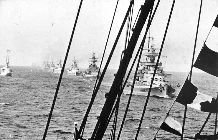 Gneisenau, Admiral Graf Spee, Admiral Scheer, and Deutschland steamed in a line during the German Naval Review of Aug 1938
