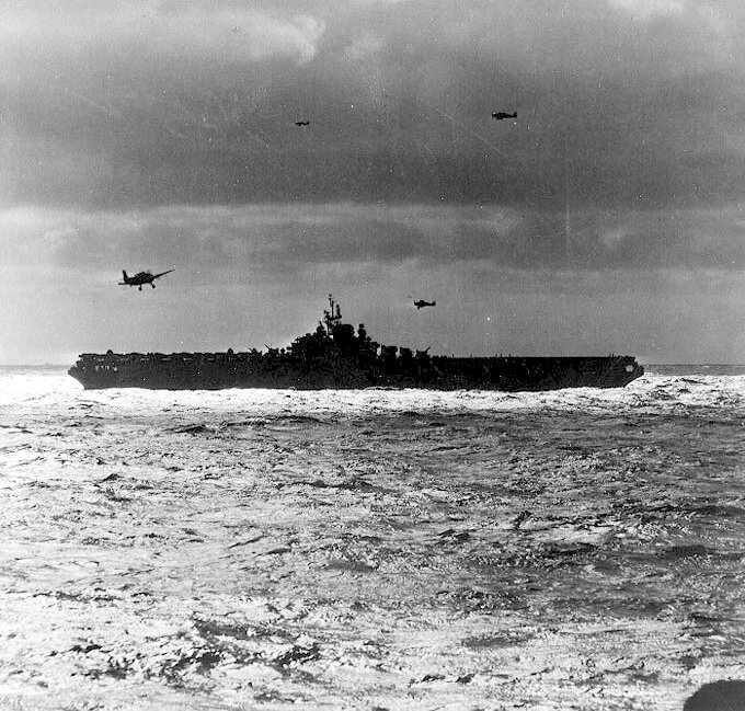 [Photo] USS Hancock recovering aircraft in the South China Sea, Jan ...