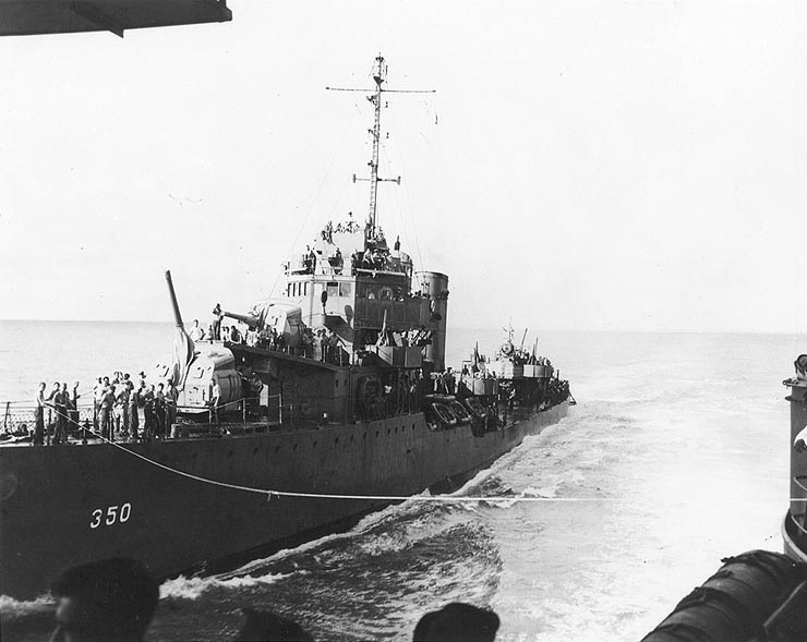 Hull preparing to refuel at sea, 8 Jan 1943
