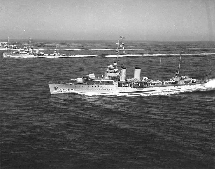 Dewey and Hull maneuvering off San Diego, California, United States during an demonstration with US Navy Destroyer Squadron 20, 14 Sep 1936