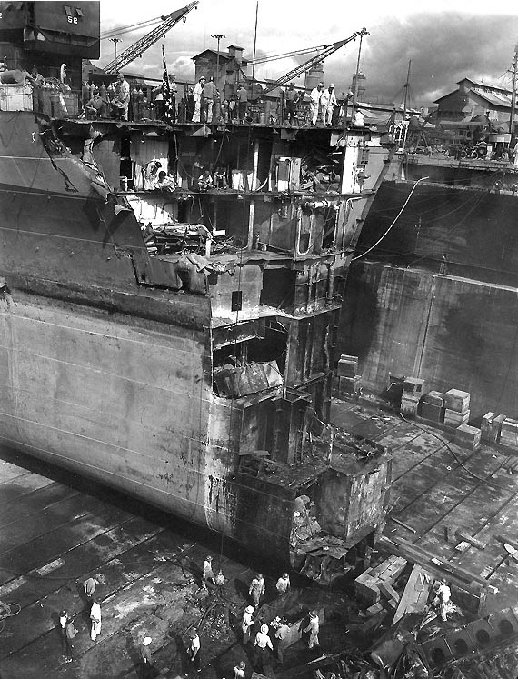 [Photo] Battleship Washington in drydock at Pearl Harbor Navy Yard to ...