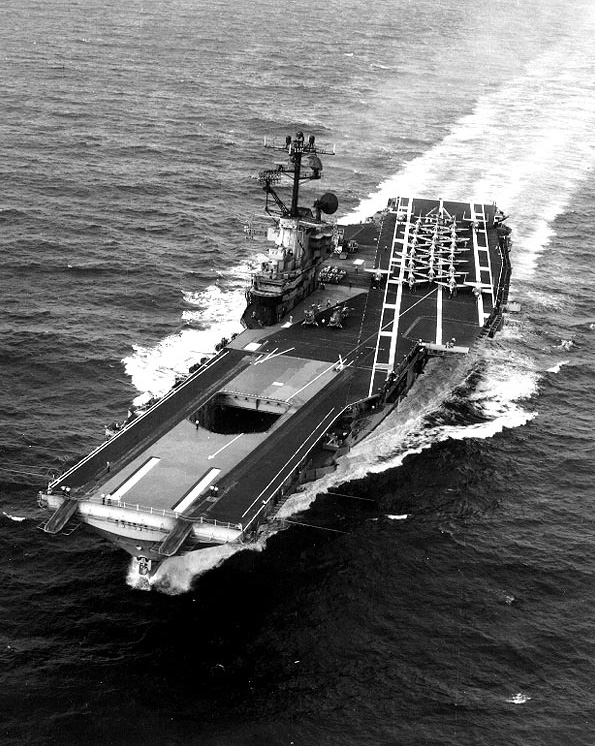 [Photo] USS Intrepid in the South China Sea, 15 Nov 1968 | World War II ...