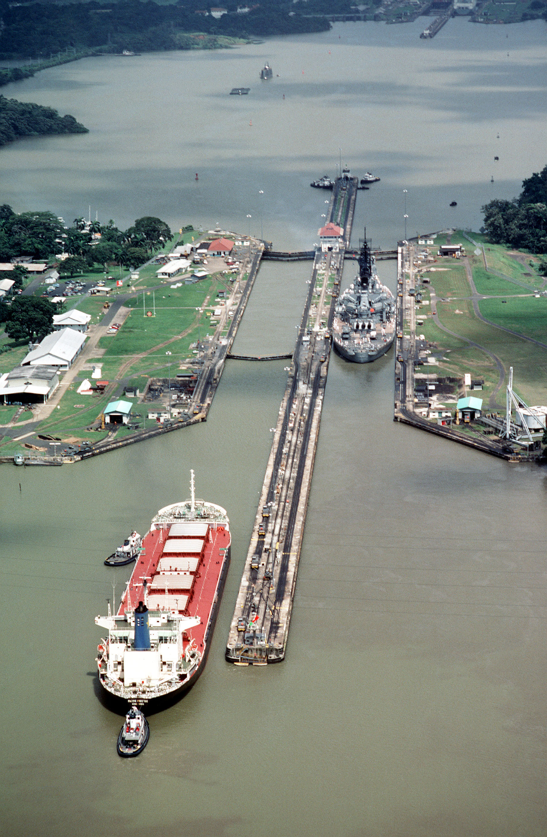 USS Iowa in the Pedro Miguel lock of the Panama Canal, 6 Aug 1984