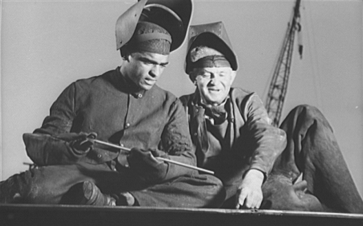 [Photo] African-American welder Ernest Enloe Cotton learning from a ...