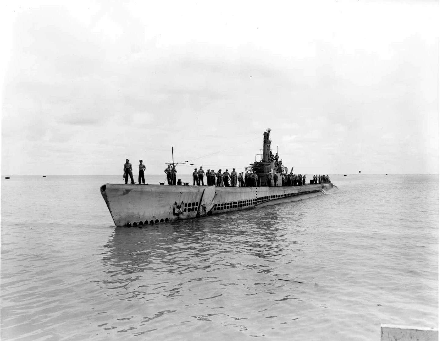 USS Manta arriving at Pearl Harbor, US Territory of Hawaii, 10 Sep 1945