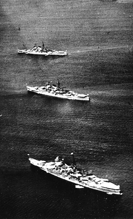 Cruisers in Ise Bay, Japan, summer 1938; from front to back: Mogami, Mikuma, and Kumano