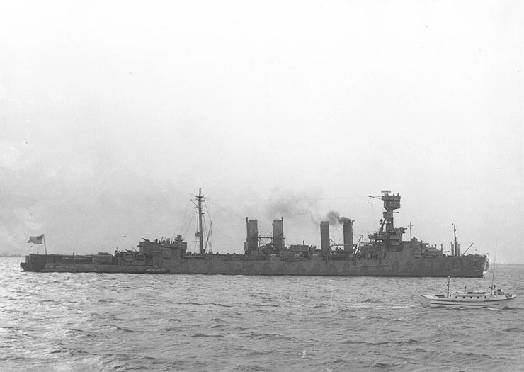 USS Milwaukee off the New York Navy Yard, United States, 7 Jan 1942