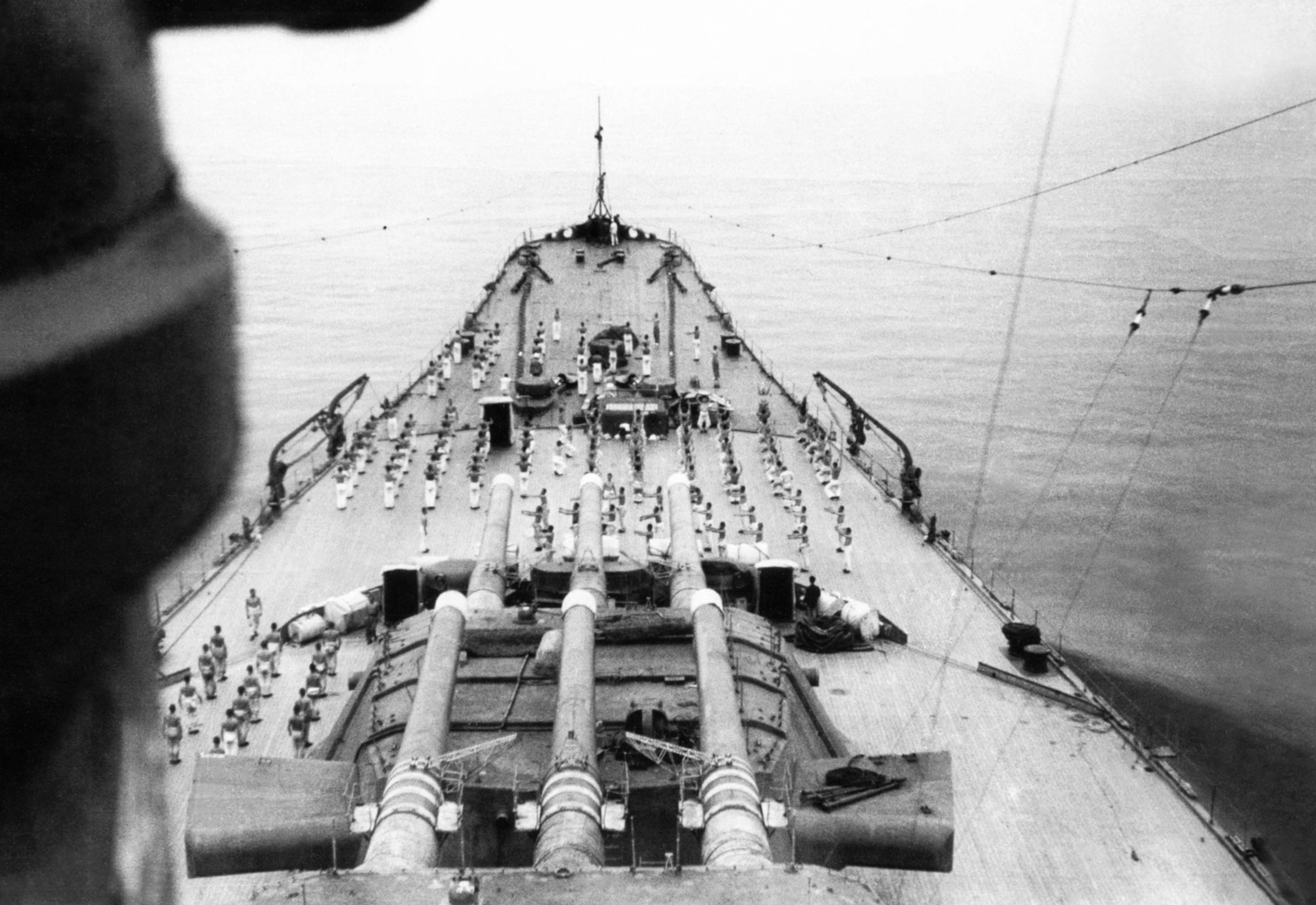 Musashi and her crew on forward deck, Jun 1942