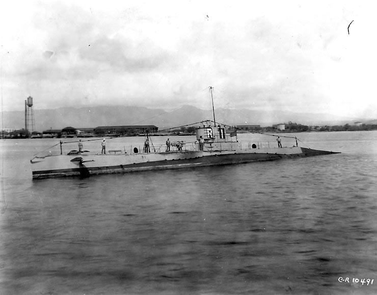 USS R-1 at Pearl Harbor, US Territory of Hawaii, 1923-1930, photo 2 of 2