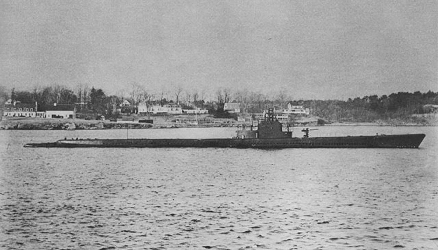 USS Scorpion in the Piscataqua River shortly after commissioning, near Portsmouth Naval Shipyard, New Hampshire, United States, 1 Oct 1942