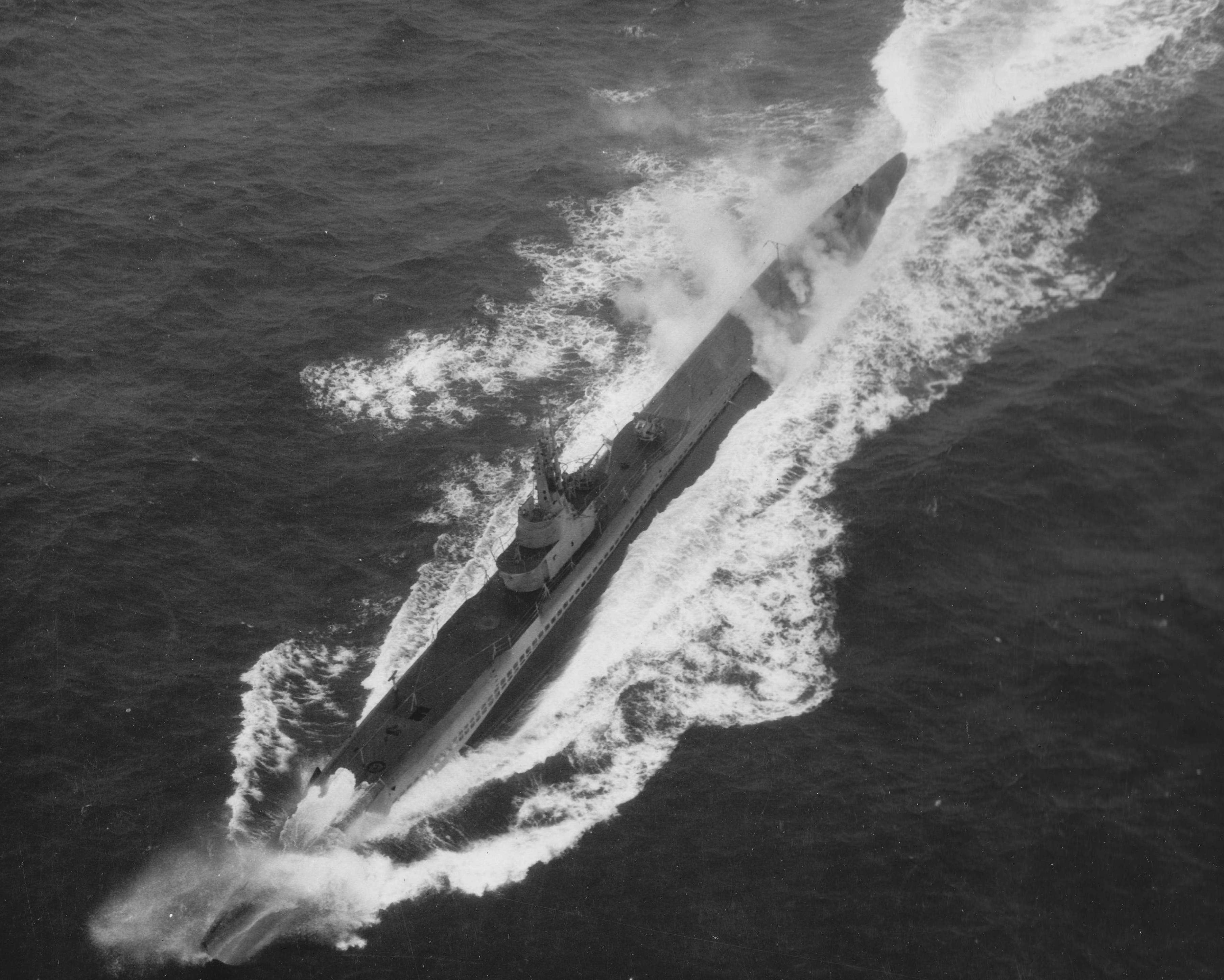 USS Spot underway in the Pacific Ocean, 24 Sep 1944, photo 1 of 3