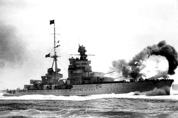 Zara firing during the Battle of Calabria, 9 Jul 1940