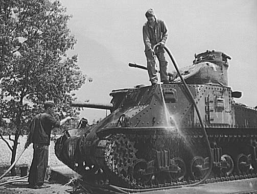 US Army maintenance crew washing a M3 Lee medium tank, Fort Knox, Kentucky, United States, Jun 1942