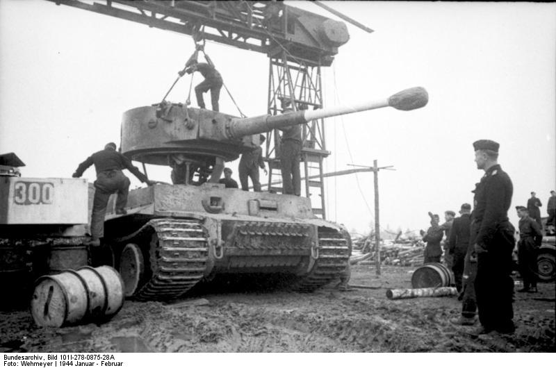 Repairing a Tiger I heavy tank, Russia, Jan-Feb 1944, photo 11 of 16