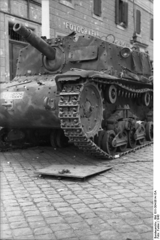 Semovente 75/18 self-propelled gun in a town in Italy, 1943