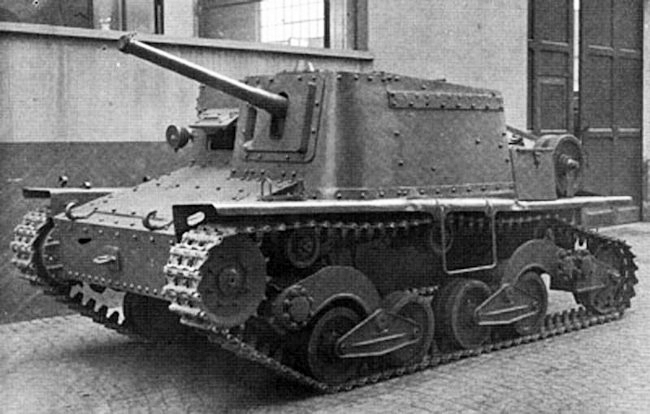 Second prototype of Italian Semovente 47/32 self-propelled gun, Italy, circa 1940