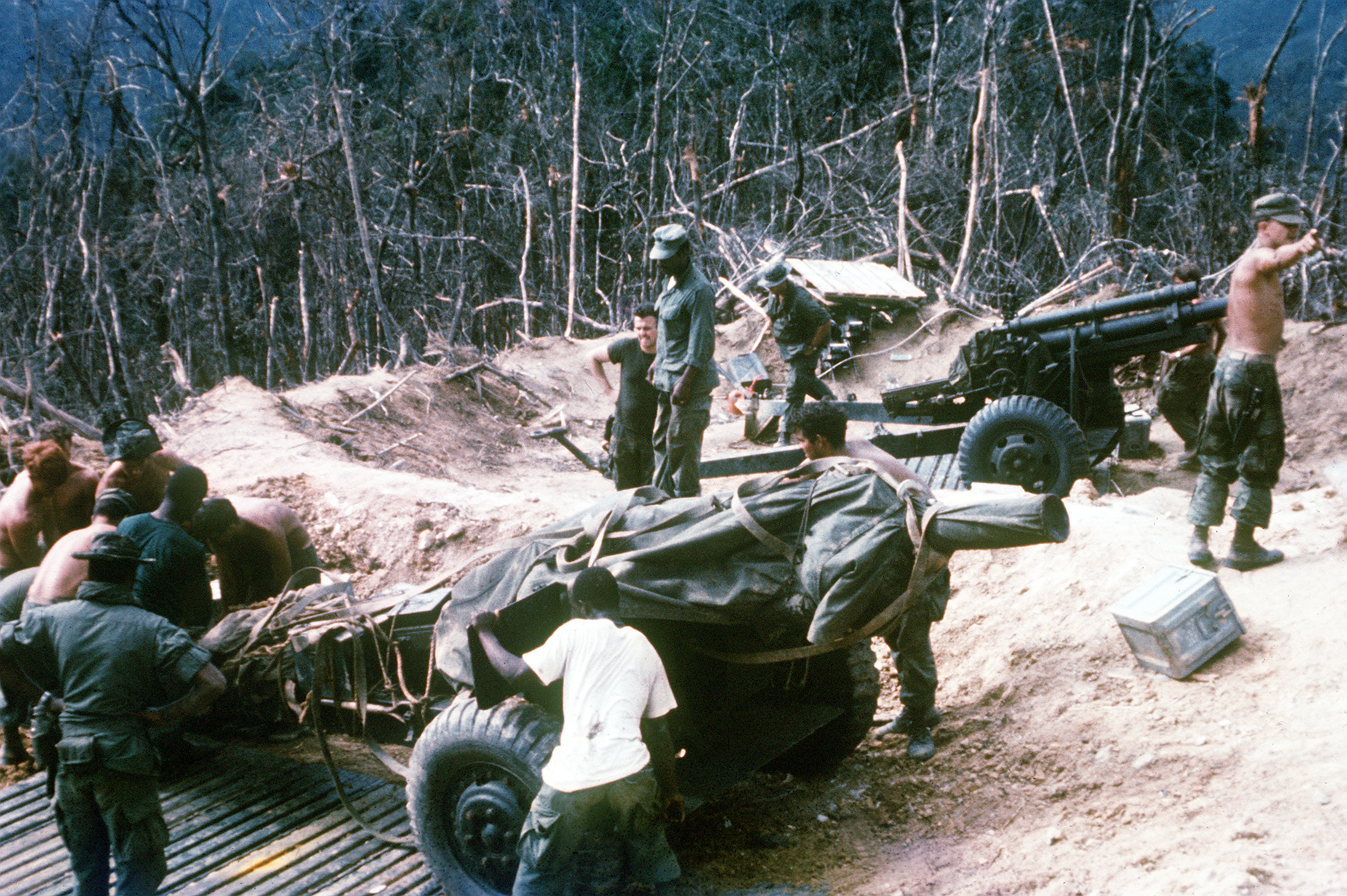 Men of US 3rd Marine Division setting up two M101 105mm howitzers during the construction of a mountain-top fire base, Vietnam, 1 Jun 1968