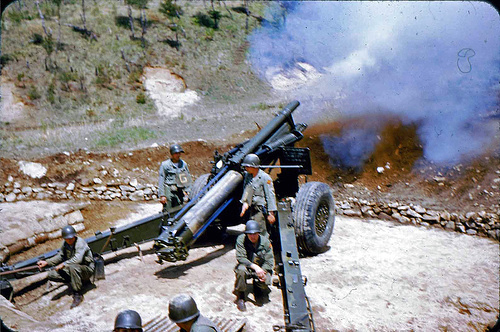 [Photo] 155 mm Howitzer firing during Battle of Triangle Hill, Kangwon ...