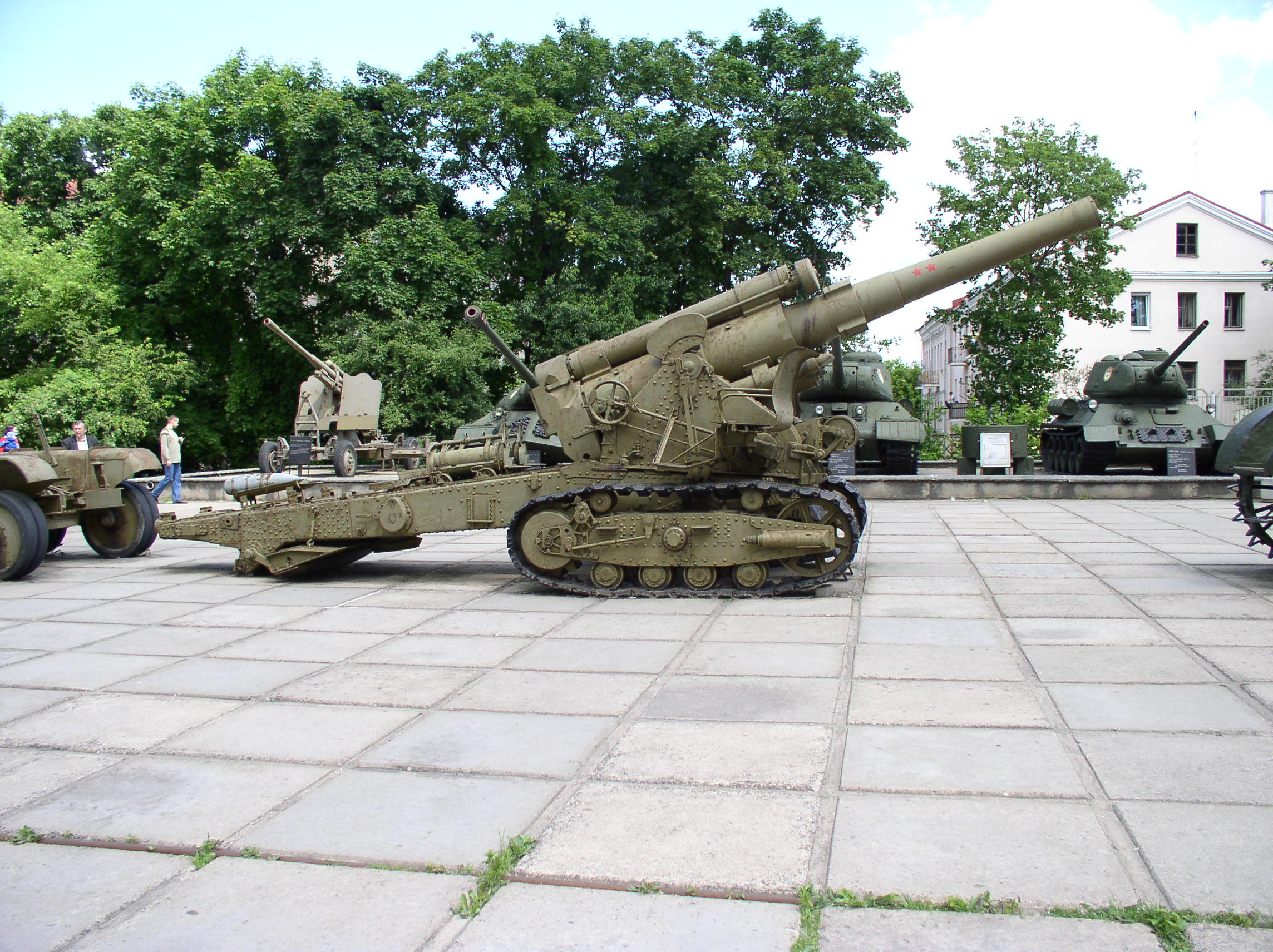 Soviet 203 mm Howitzer M1931 (B-4) field gun on display at Minsk, Belarus, 23 Jun 2005