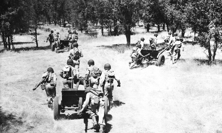 Anti-tank company of 1st Filipino Infantry Regiment in exercise with 37 mm Gun M3, 1943, photo 5 of 5