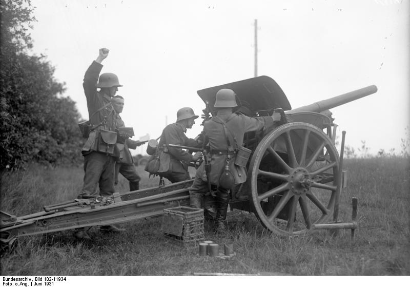 German 7.5 cm FK 16 nA field gun and its crew near Hanover, Germany, Jun 1931, photo 2 of 2