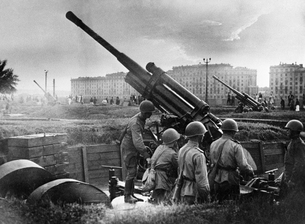 Soviet 85 mm M1939 (52-K) anti-aircraft guns at Gorky Park, Moscow, Russia, 28 Jul 1941