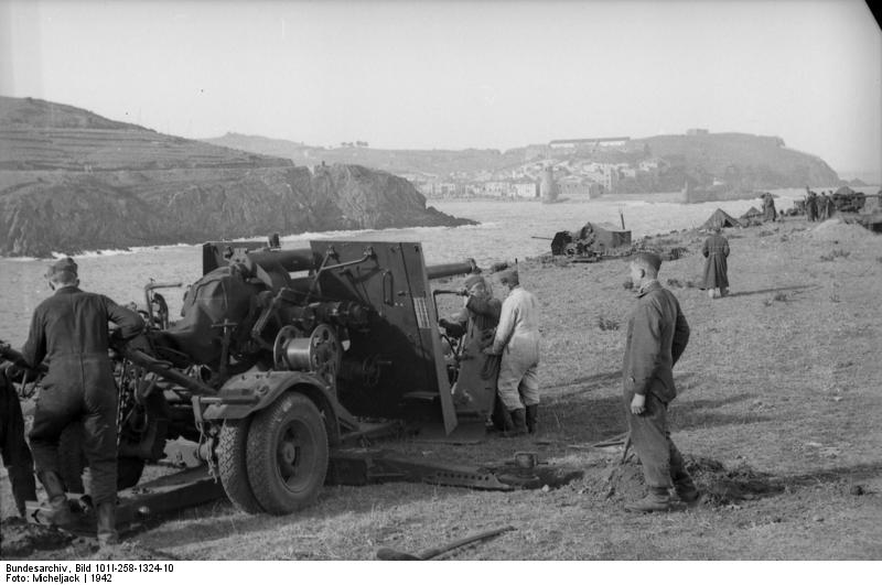 German Army 8.8 cm FlaK 36 gun being mounted onto its carriage, southern France, 1942, photo 3 of 3