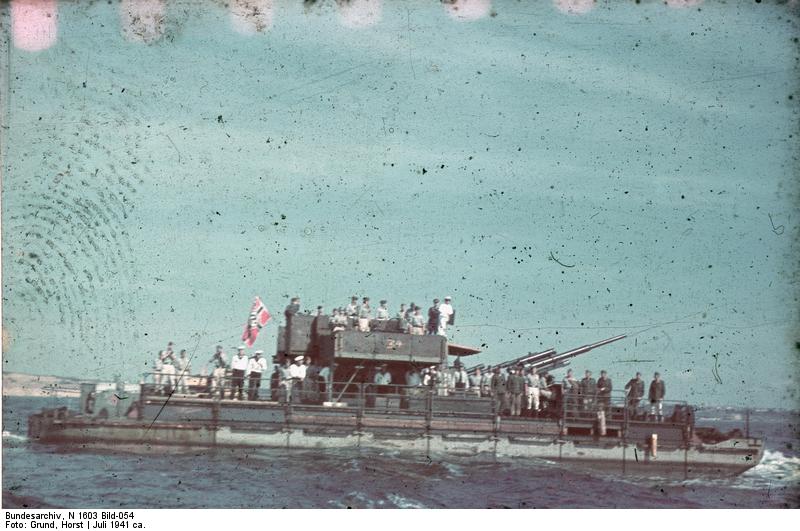 German gunboat with 8.8 cm FlaK gun on the Black Sea off Constanta, Romania, Jul 1941, photo 1 of 4