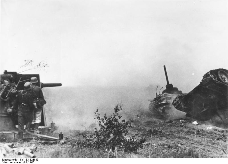 German 8.8 cm FlaK gun in combat near Orel, Russia, Jul 1942, photo 1 of 2